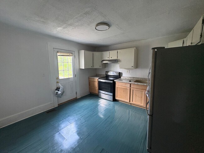 Building Photo - Charming Home Near Downtown Greer
