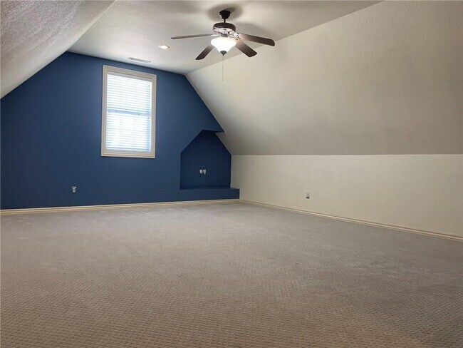 Building Photo - 5604 S 43rd St