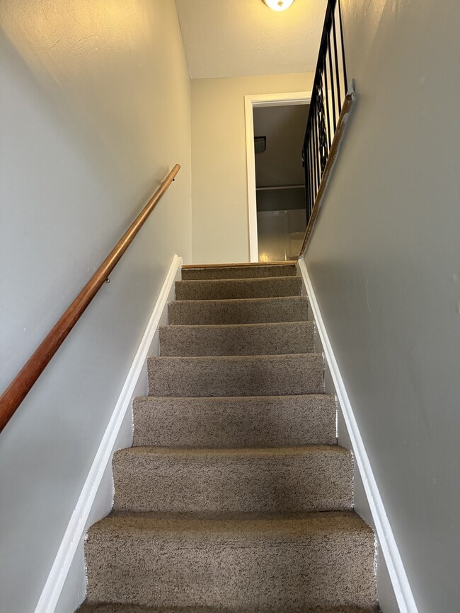 Building Photo - 63 Hiltbrand-Unit 4-3