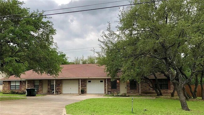 Building Photo - 601 Algerita Dr