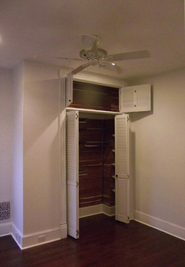Bedrpp, cedar closet 1 - 1419 E Capitol St SE