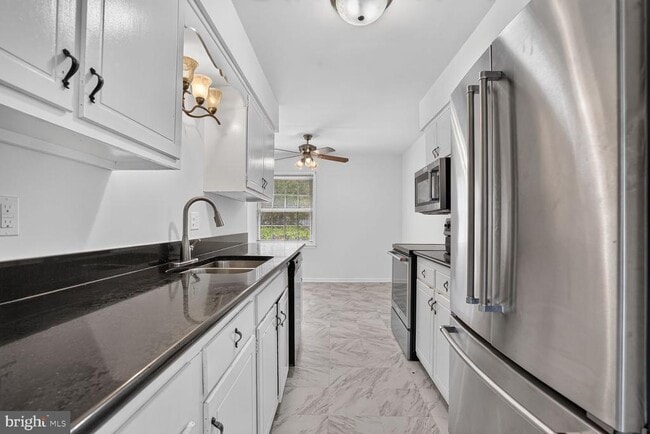 Building Photo - 9457 Jenerio Ct