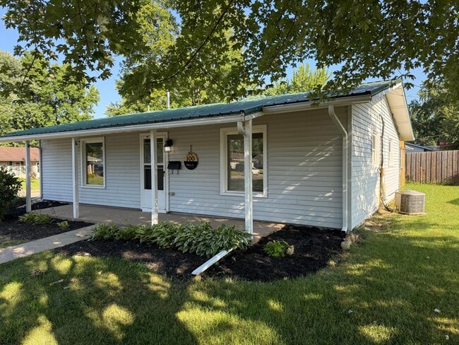 Building Photo - 100 Valley View Dr