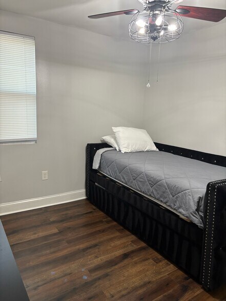 Building Photo - 5033 E Capitol St SE