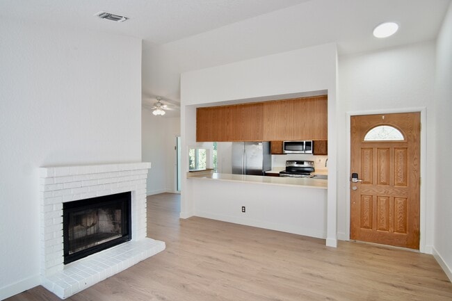 Building Photo - 4400 Sunrise Ct