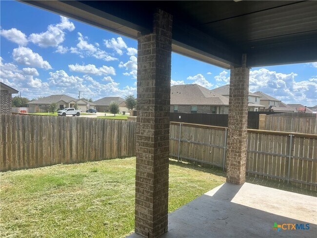 Building Photo - 1203 Kiskadee Branch Dr