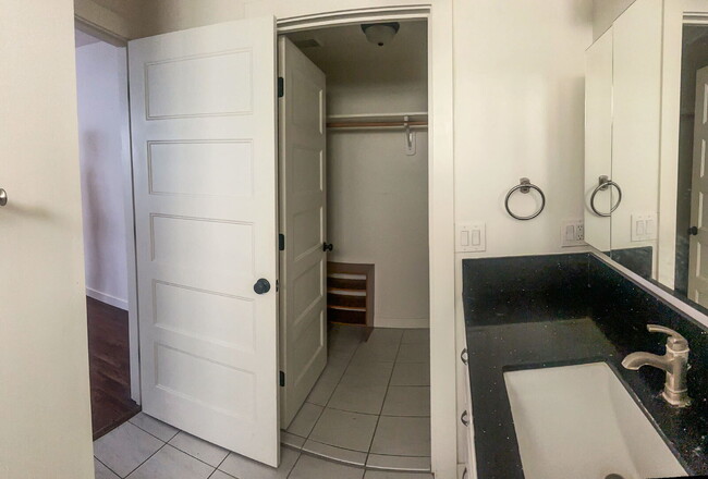 Building Photo - **LOOK NO FURTHER!!! Your New Cottage-Styl...