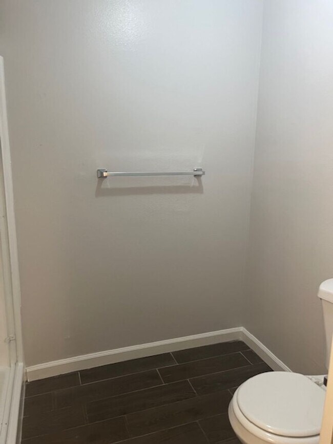 Building Photo - DC817