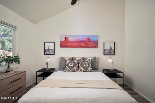 Building Photo - 322 E Bluebell Ln