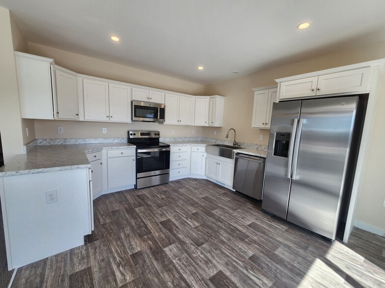 Building Photo - 73 Ivan Dr