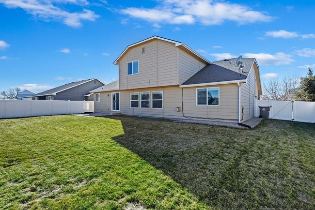 Building Photo - 4bed, 2.5bath, 2,085sq.ft. home in Creeksi...