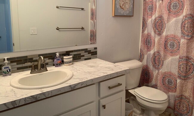 Building Photo - 4 bedrooms upstairs PLUS an OFFICE on the ...