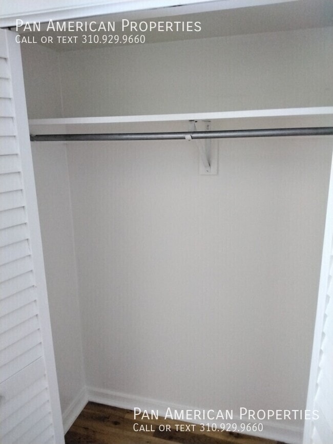 Building Photo - 451 W 4th St