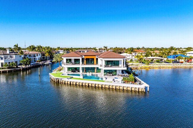 Building Photo - 2934 NE 8th Ave