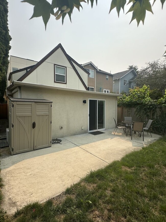 Building Photo - 8851 Stone Ave N
