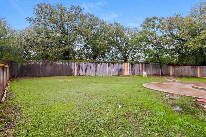 Building Photo - 1813 Manor Ridge Way