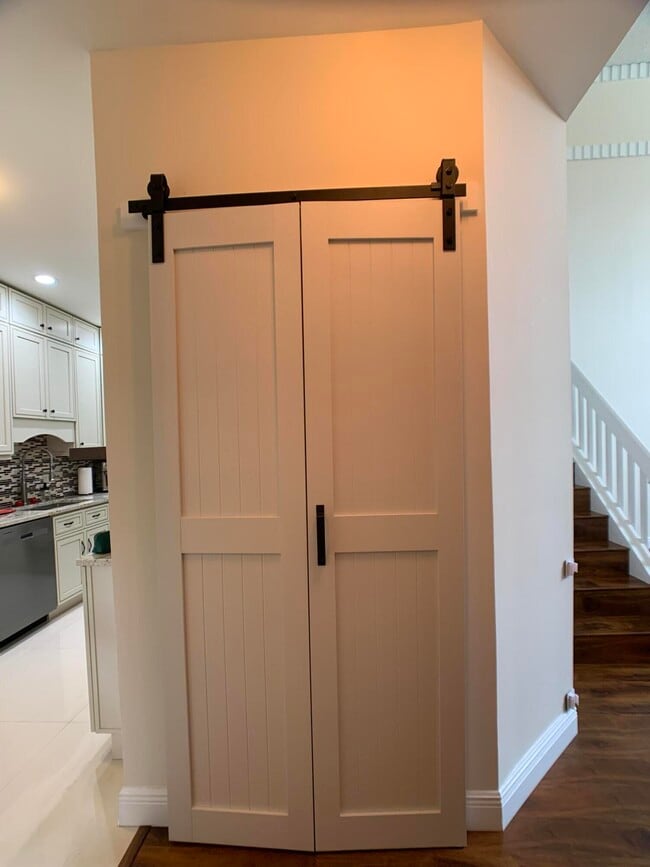 Building Photo - 10465 Mateo Ct