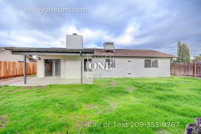 Building Photo - 2232 Ridgeway Dr