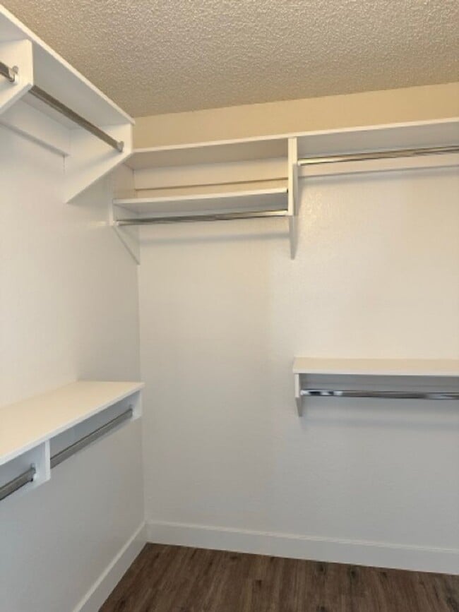 Building Photo - Newly Renovated 1 Bedroom!