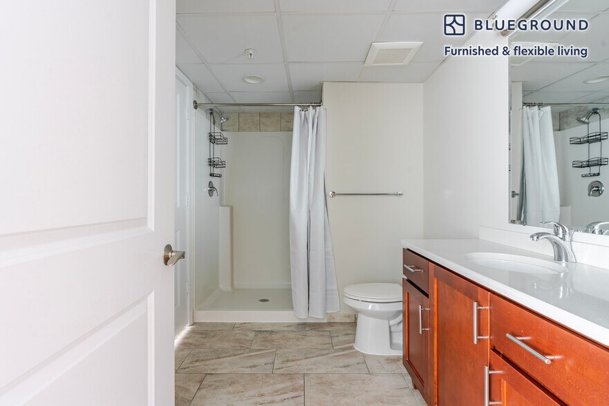 Building Photo - 3444 Fairfax Dr