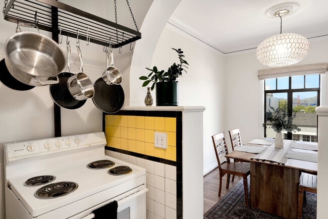 Building Photo - 3689 Fillmore St