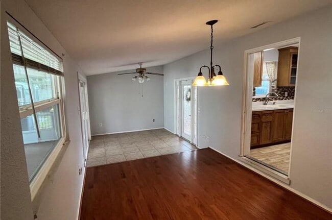 Building Photo - 2 Bedroom in Edgewater