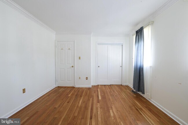 Building Photo - 8519 Electric Ave