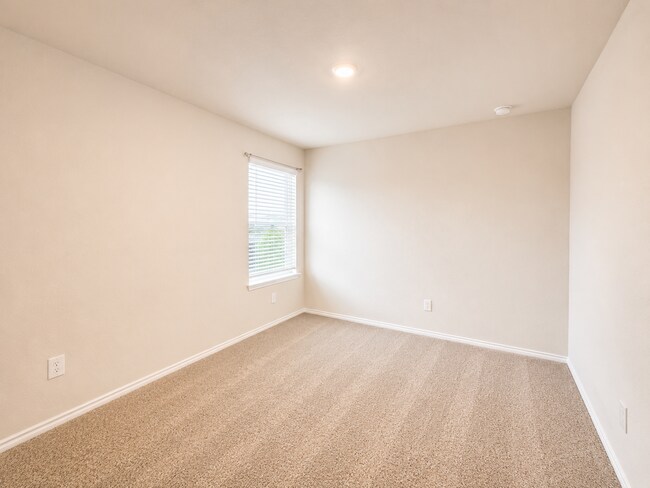 Building Photo - Beautiful 4-bedroom home in Riverstone at Westpointe featuring 2 spacious living areas, a downsta...