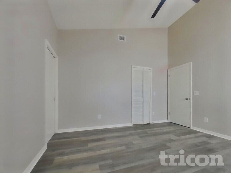 Building Photo - 1998 Grasmere Dr