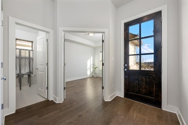 Building Photo - 418 Raleigh Dr