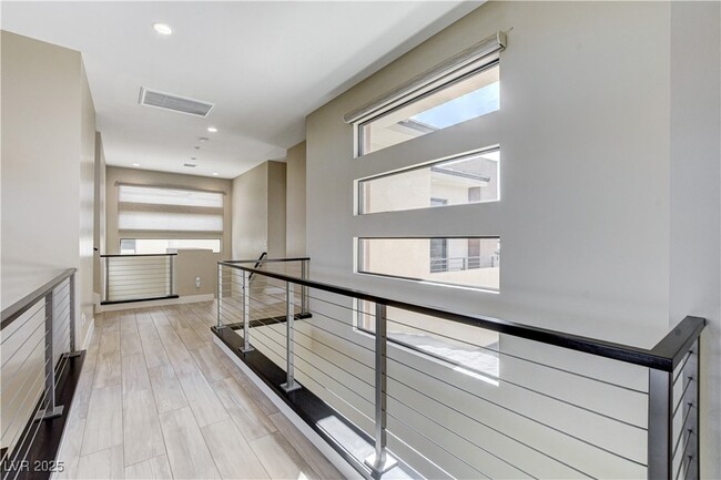 Building Photo - 64 Grey Feather Dr