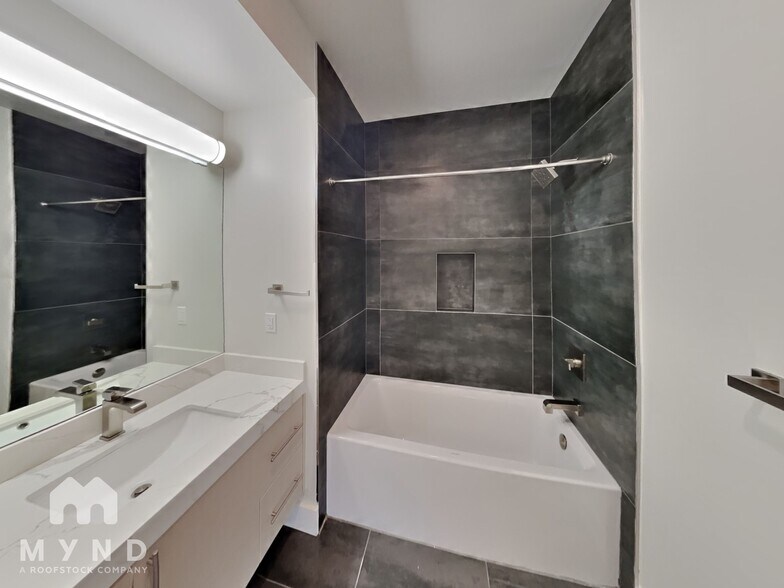 Building Photo - 3103 35th Ave