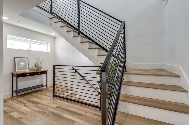 Building Photo - 4701 San Jacinto St