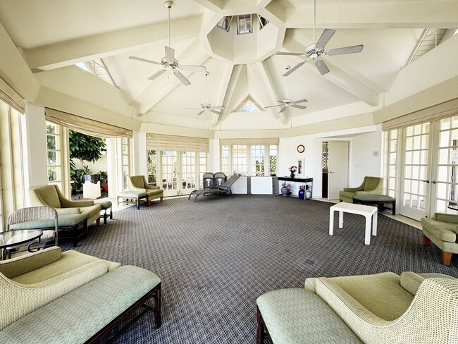 Building Photo - Moanalua Village 3/2.5 Townhouse with 2-Ca...