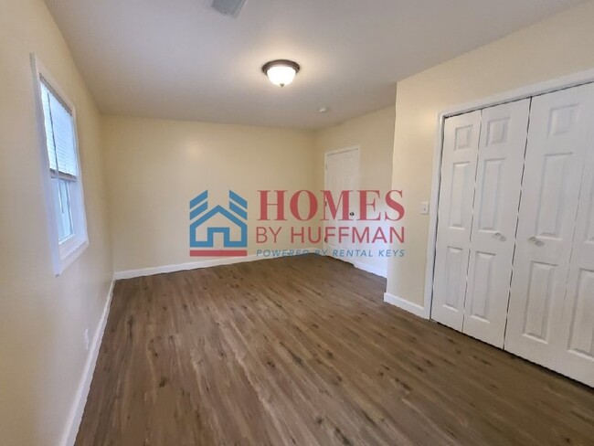 Building Photo - Downstairs | Three Bedroom Duplex