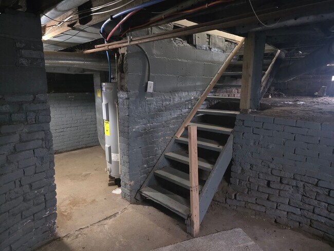 Building Photo - *PENDING* Recently Remodeled 2-Bedroom, 2-Bathroom Home – $1,100/Month - Accepting Section 8