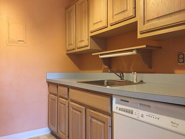 Building Photo - "Glamorous 2-Bedroom Condo with Fireplace ...