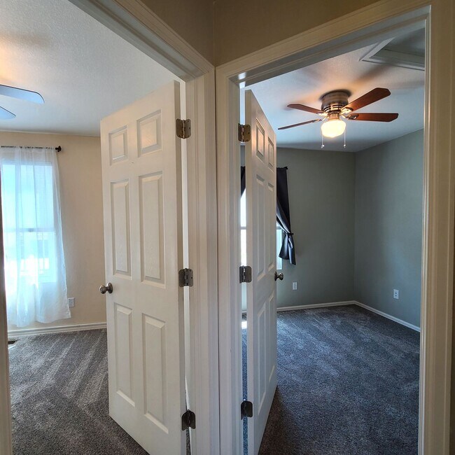 Building Photo - 6316 Riverdale Dr