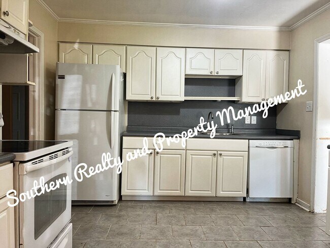 Building Photo - 130 E Salem Dr