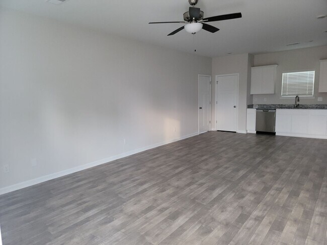 Building Photo - 324 Young Town Cir