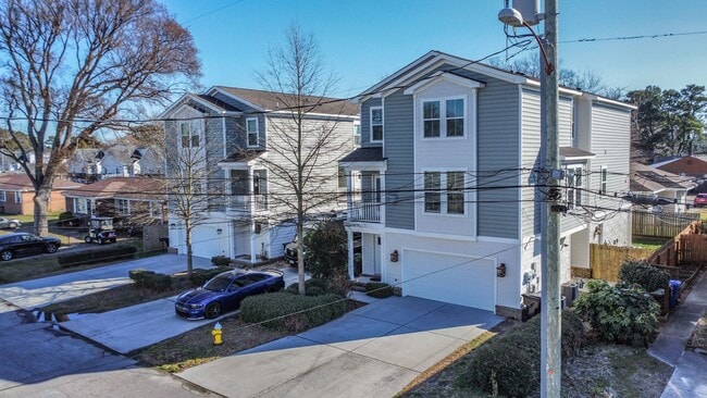 Building Photo - Chick's Beach Condo 3BR & 3.5BA w/2-car garage
