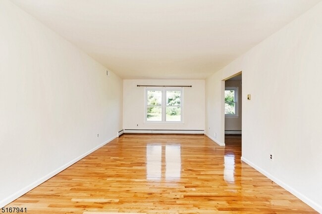 Building Photo - 6 Jean Dr