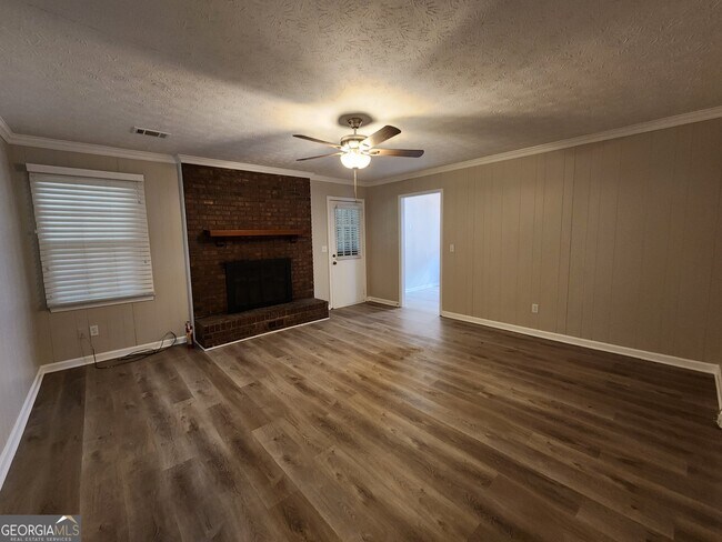 Building Photo - 419 Hannahatchee Ave