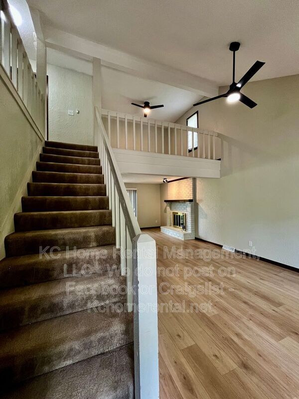 Building Photo - 3868 SW Harbor Dr