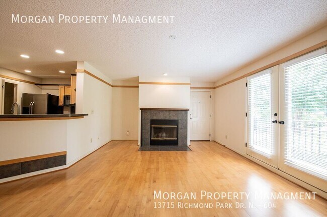Building Photo - 13715 Richmond Park Dr N