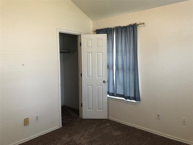 Building Photo - 2045 Rising Hill Dr