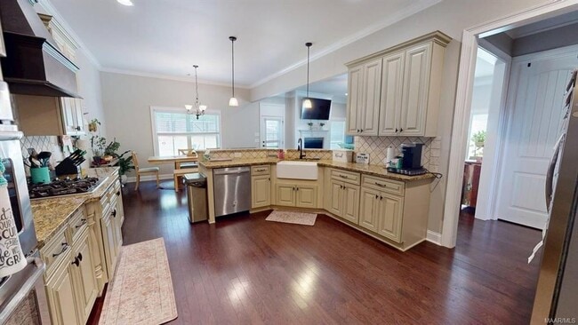 Building Photo - 440 Sydney Dr N