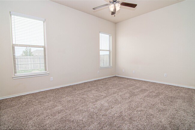 Building Photo - 719 Bronco Ct