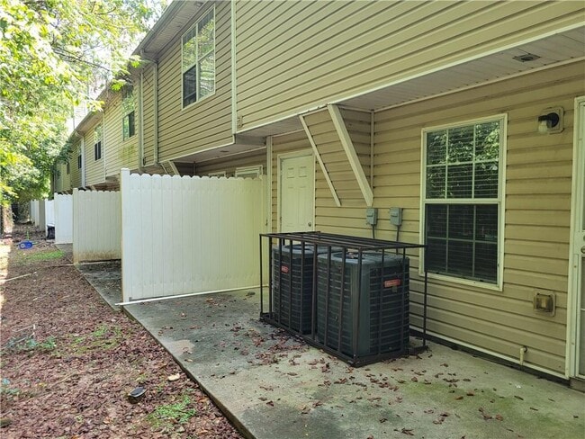 Building Photo - 2802 Vining Ridge Terrace