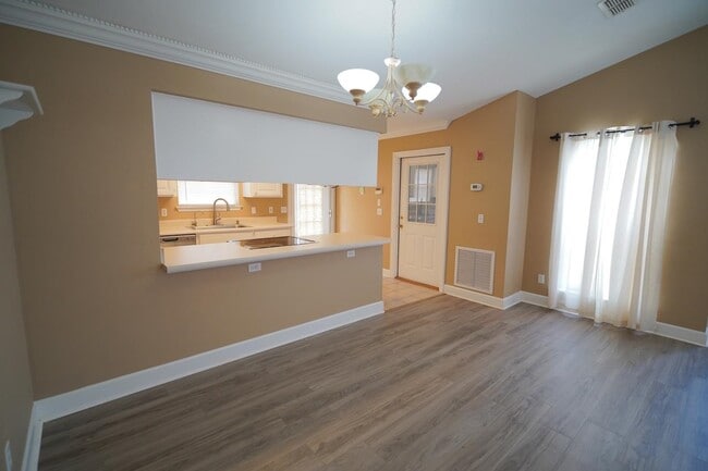Building Photo - 2029 Ascot Way